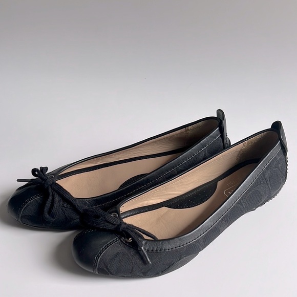 COACH Black w/Tie & Signature C Pattern FLATS; NO BOX included - Picture 2 of 5